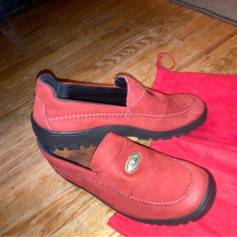 Bally Red Suede Driving Moccasins Reef' 02 Grip Sole 9.5 Like New VTG - Picture 2 of 9